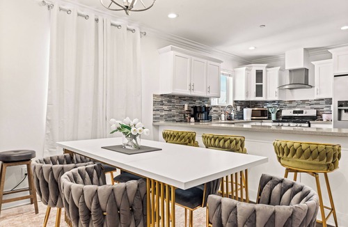 Los Angeles House | Spacious 4-bedroom townhome in beautiful Los Angeles with private parking