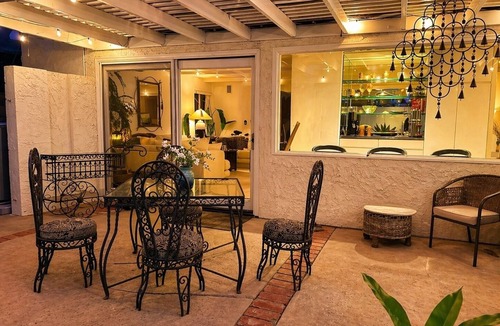 Reseda House | Spacious 4-bedroom house with Pool and spa