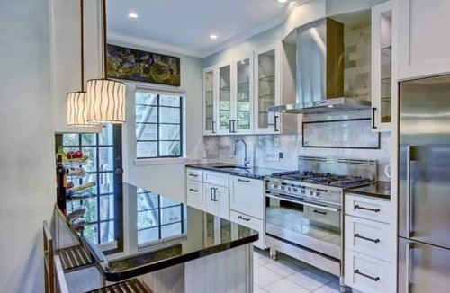 Myers Park Condo | Spacious 6BR Family Retreat | Parking | Near Uptown & Medical Centers