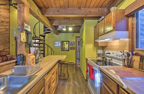Maplecrest Cabin | Spacious Catskill Mountains ski cabin with fire pit