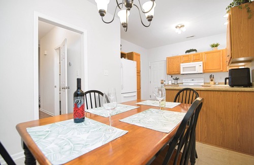 Provincetowne House | Spacious Cozy 3br Home Near Shops w Yard