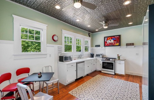 Historic Hyde Park North House | Spacious Hyde Park Retreat on Packwood