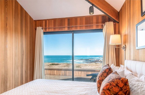 Sea Ranch House | Spacious Oceanfront Getaway | Hot Tub, Garden, Apple TV