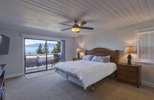 Lincoln Park House | Spectacular Lakeview 6-Bedroom Retreat