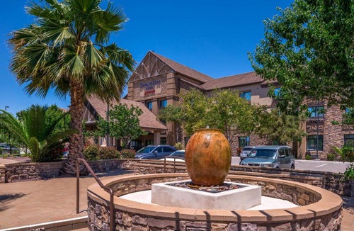 Temecula Hotel | SpringHill Suites Temecula Valley Wine Country
