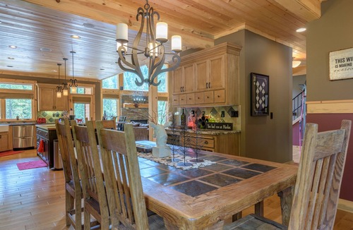 Rhododendron Cabin | Stay before 9/22 get the 3RD night FREE! Hot tub, secluded