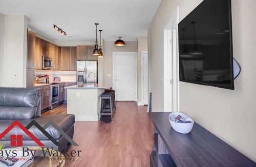 Villa Heights Condo | StaysByWalker 2BR - King Beds! Gym/Parking