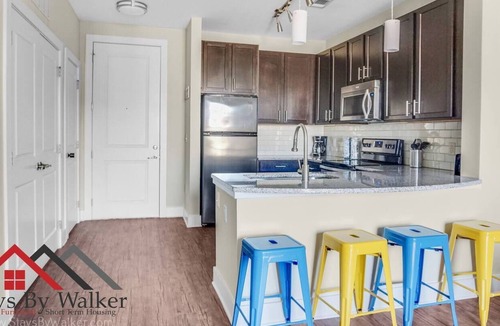 SouthPark Condo | StaysByWalker™ King Bed ★ SouthPark 1BR Condo ★ Pool/Gym (690 SqFt)