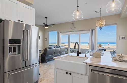 Oceano House | Strandcastle Beach House 2.0 - Oceanfront! - You're right on the sand!