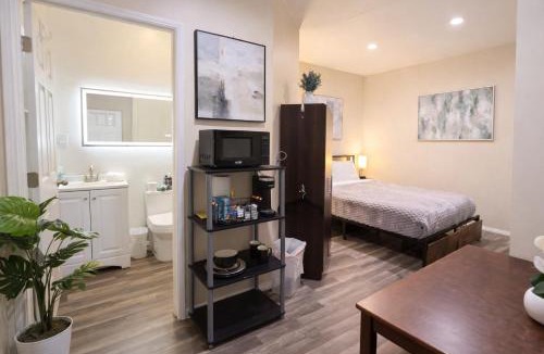 Beverly Grove Apartment | Studio 1 - Comfortable Guest Studio by Cedars-Sinai, Beverly Center and Beverly Hills
