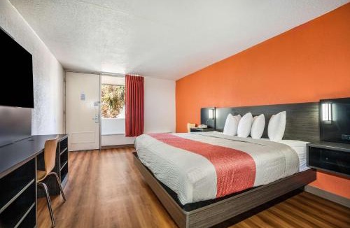 Florence Hotel | Studio 6 Florence, SC