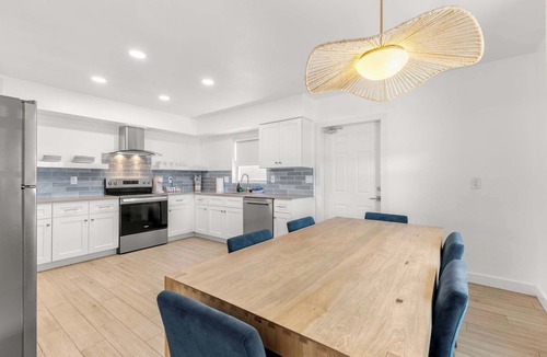 Bay Esplanade House | Stunning 2BR Suite, Just Steps to the Beach