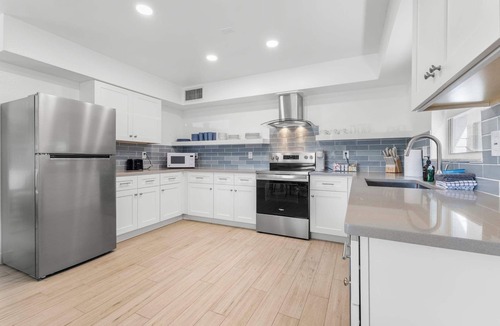 Bay Esplanade House | Stunning 2BR Suite, Just Steps to the Beach