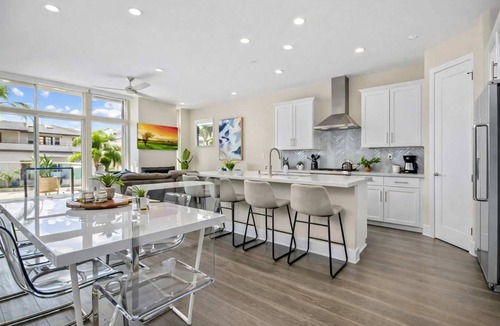 Crown Point House | Stunning 4BR Villa with Bay Views & Rooftop Decks!