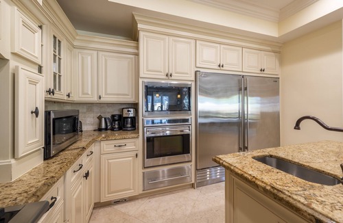 Birch Park Finger Streets House | Stunning Beach House-Steps to Beach. Walk to restaurants, shops, bars, and park.