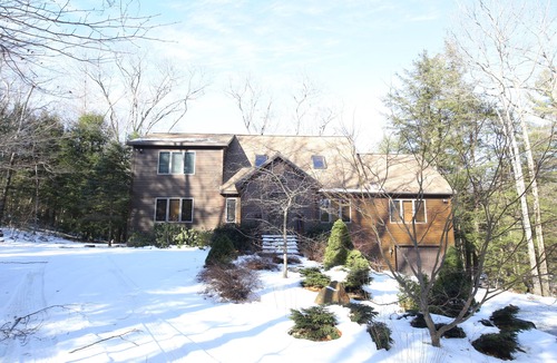 Berkshire House | Stunning Berkshire custom luxury home in private wooded community- walk to lake