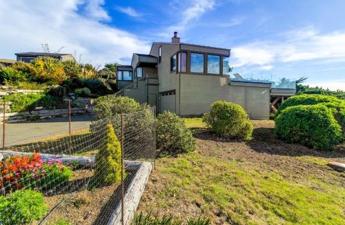 Manchester House | Stunning ocean view home with hot tub and deck