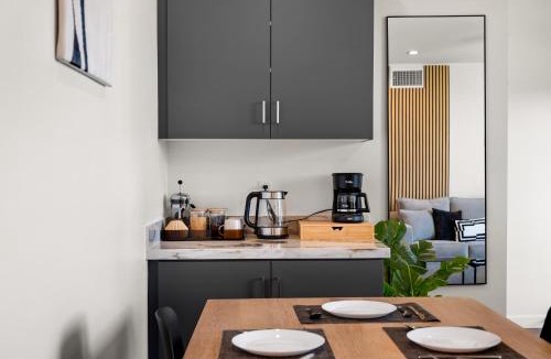 Roseville - Fleet Ridge Apartment | Stylish 2 Bedroom King Bed EVCharger Pet-Friendly Balcony