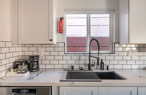 Gardena Apartment | Stylish 2 BR house close to the beaches and L.A. city life!