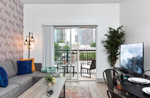 Charlotte Center City Apartment | Stylish 4 Bed - 2 Mins to Stadium - Free Parking - Gym - Views