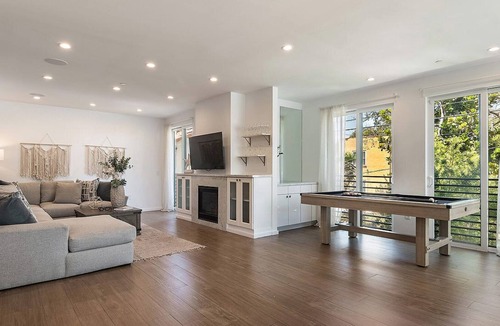 Pico - Robertson House | Stylish 4 Bedroom home with a hot tub
