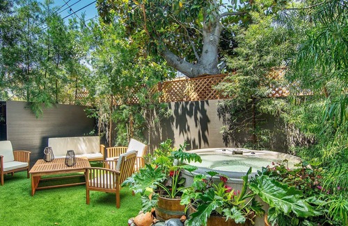 Pico - Robertson House | Stylish 4 Bedroom home with a hot tub