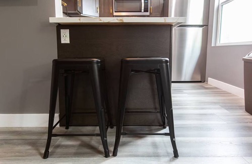 University Heights Apartment | Stylish King Suite Steps to Dining & Parks