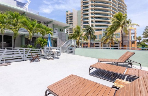 South Beach Condo | Stylish Ocean Dr Apt w/2 Queen Beds, Across Beach
