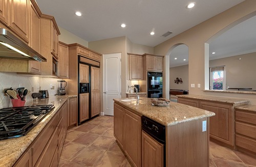La Quinta House | Summer is here! Don't wait- book your dream stay now.
