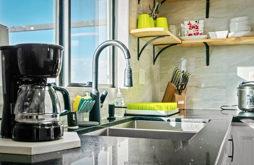 Joshua Tree House | Summer Relax & Unwind @ Genesis Oasis - Wifi + Spa! Pet Friendly!
