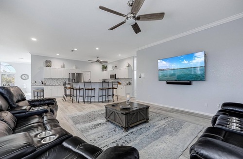 Pelican House | Summer Special, Beautiful Pelican Gulf Access Waterfront Home With Private Pool