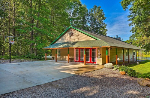 Northeast Michigan House | Sun-Dappled Cadillac Gem w/Kayaks & Grill!