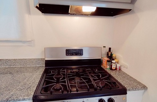 Central Richmond House | Sunny SF House w/Parking, Great Location, Spacious and Convenient to Everything