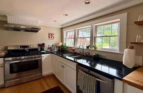 West Stockbridge House | Sunny, Spotless Charm in W. Stockbridge, Sleeps 6+