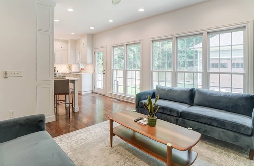 Cotswold House | Sunset Villa - 10 mins. from Uptwn Charlotte in Cotswold - Stylish&Chic - Fenced - PetsOK - Fire pit