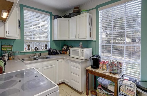 Fulton House | SUPER CUTE COASTAL BEND COTTAGE! Book your 2026 summer vacay soon!