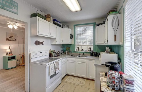 Fulton House | SUPER CUTE COASTAL BEND COTTAGE! Book your 2026 summer vacay soon!
