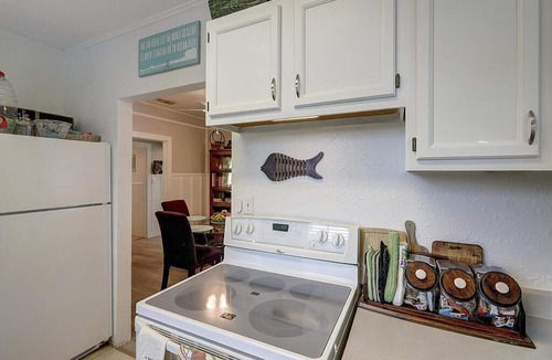 Fulton House | SUPER CUTE COASTAL BEND COTTAGE! Book your 2026 summer vacay soon!