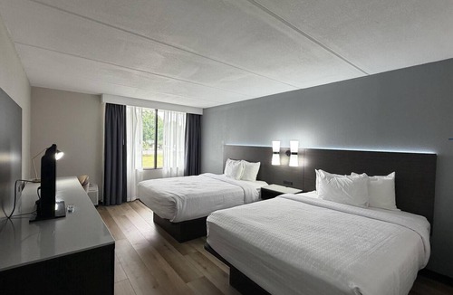 East Forest Hotel | SureStay by Best Western Charlotte Matthews