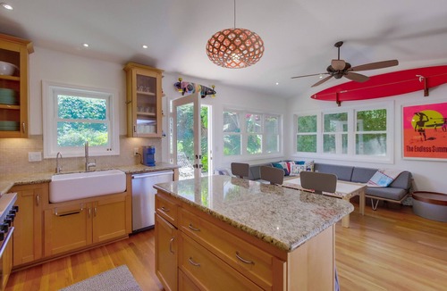 Village of La Jolla Cottage | Surf Shack - 3 Bedroom cottage blocks from the famous Windansea Beach