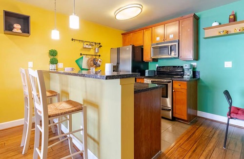Westwood Apartment | Sweet Joyful Home with Pool & Gym-Steps from UCLA!