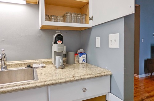 Bay City Apartment | Tanner Bldg Apt 9 - 1 king bedroom (Downtown)