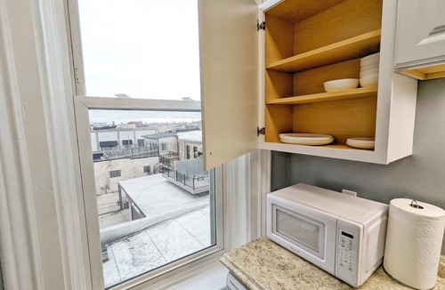 Bay City Apartment | Tanner Bldg Apt 9 - 1 king bedroom (Downtown)
