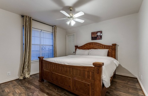 Weston House | Texas Farmhouse on 10 Acres with private Pool and Hot Tub Spa