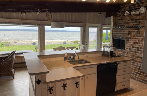 McKees Beach House | "The Beach House". Waterfront home/Puget Sound. Seattle commutable.