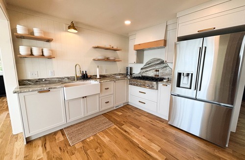 South Belmont House | The Belmont Lake Retreat -Sleeps 14!