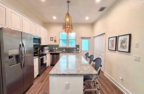 Pleasant Street House | The Citrus Suite | Upscale Near UF/Downtown