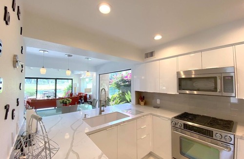 Rancho Mirage Condo | The Crown Jewel | Stunning Views, Dual Ensuites & Patio Bliss – a Greenday property!