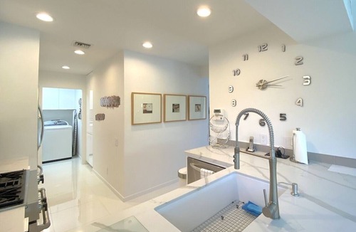 Rancho Mirage Condo | The Crown Jewel | Stunning Views, Dual Ensuites & Patio Bliss – a Greenday property!