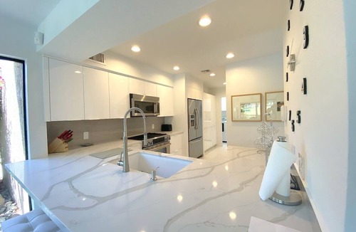 Rancho Mirage Condo | The Crown Jewel | Stunning Views, Dual Ensuites & Patio Bliss – a Greenday property!